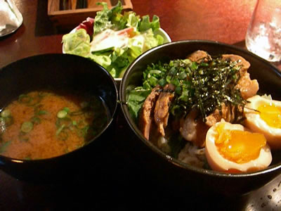 中目黒のダイニングバーでランチ RA・KU・RA