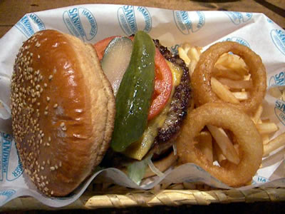 元住吉でハンバーガー TIKI DRIVE INN（ティキ ドライブ イン）